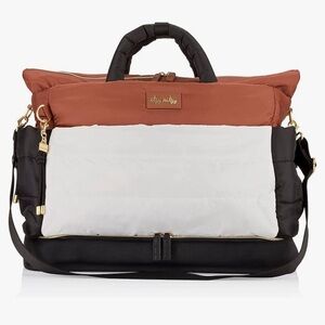 SOLD ‼️SOLD ‼️Itzy Ritzy Dream Weekender Bag